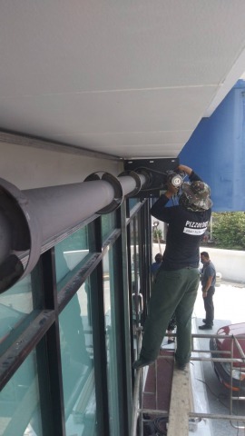 ติดตั้งประตูม้วนไฟฟ้ารีโมทคอนโทรล