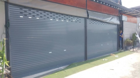 รับเหมาทำประตูม้วน